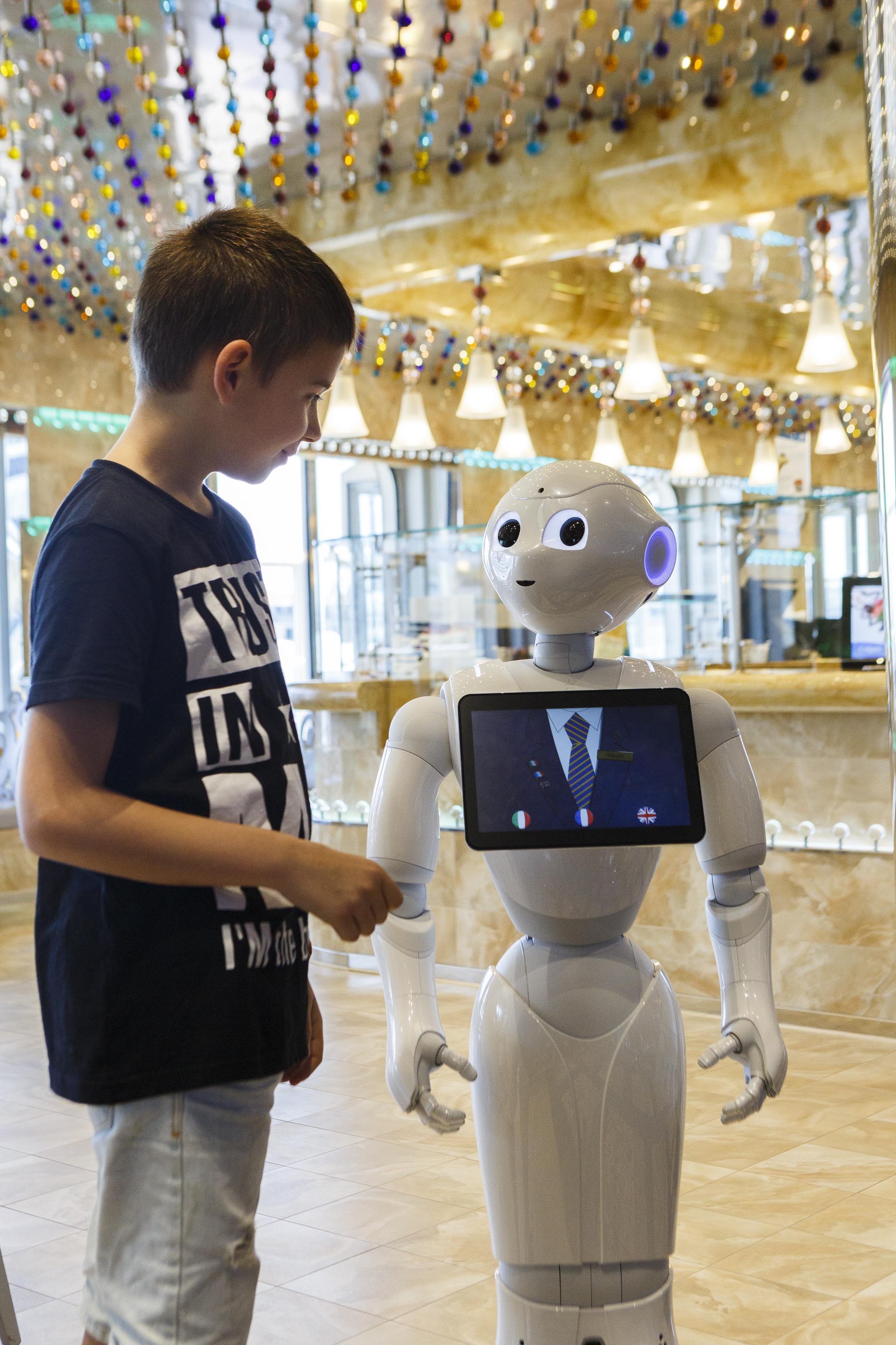 Costa Diadema: crew of 5 Pepper robots