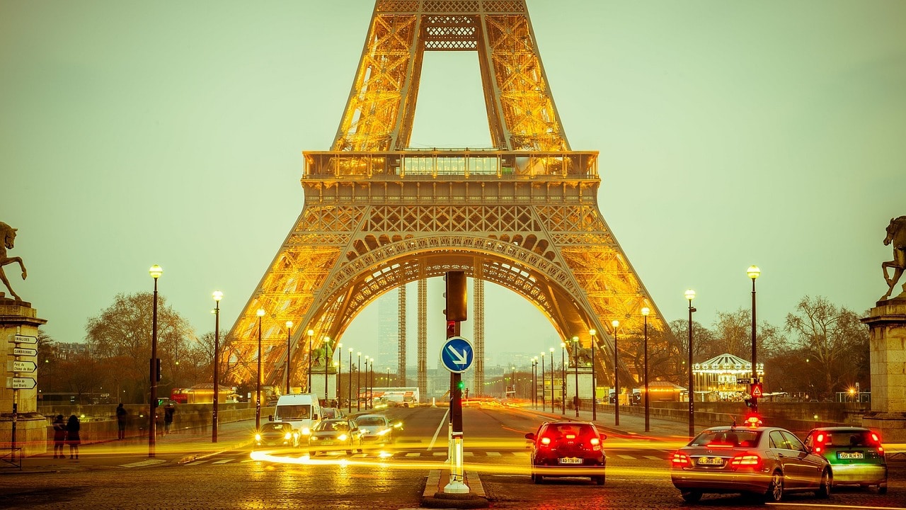 Paris remains popular with business traveler