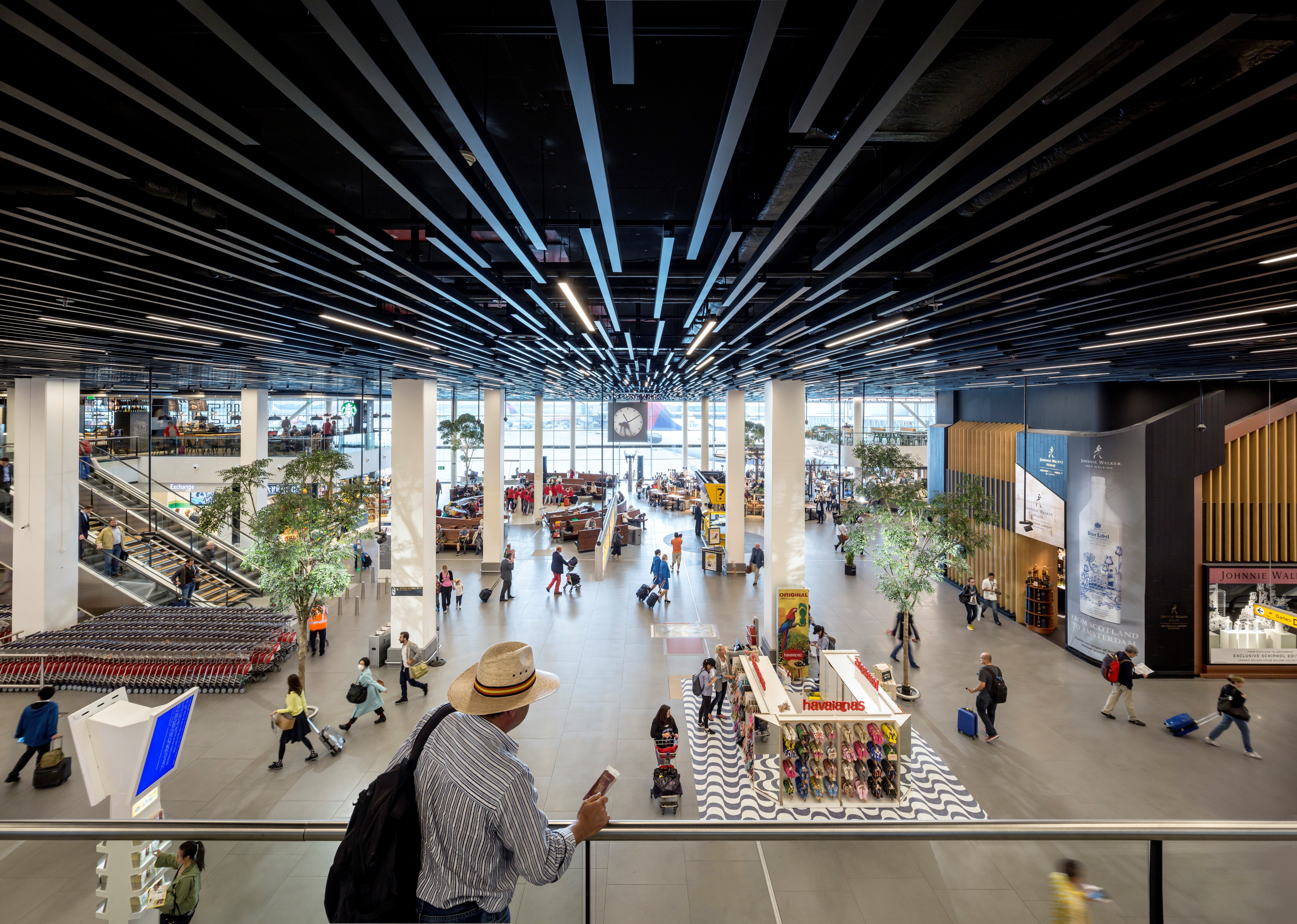 Schiphol opens Lounge 2