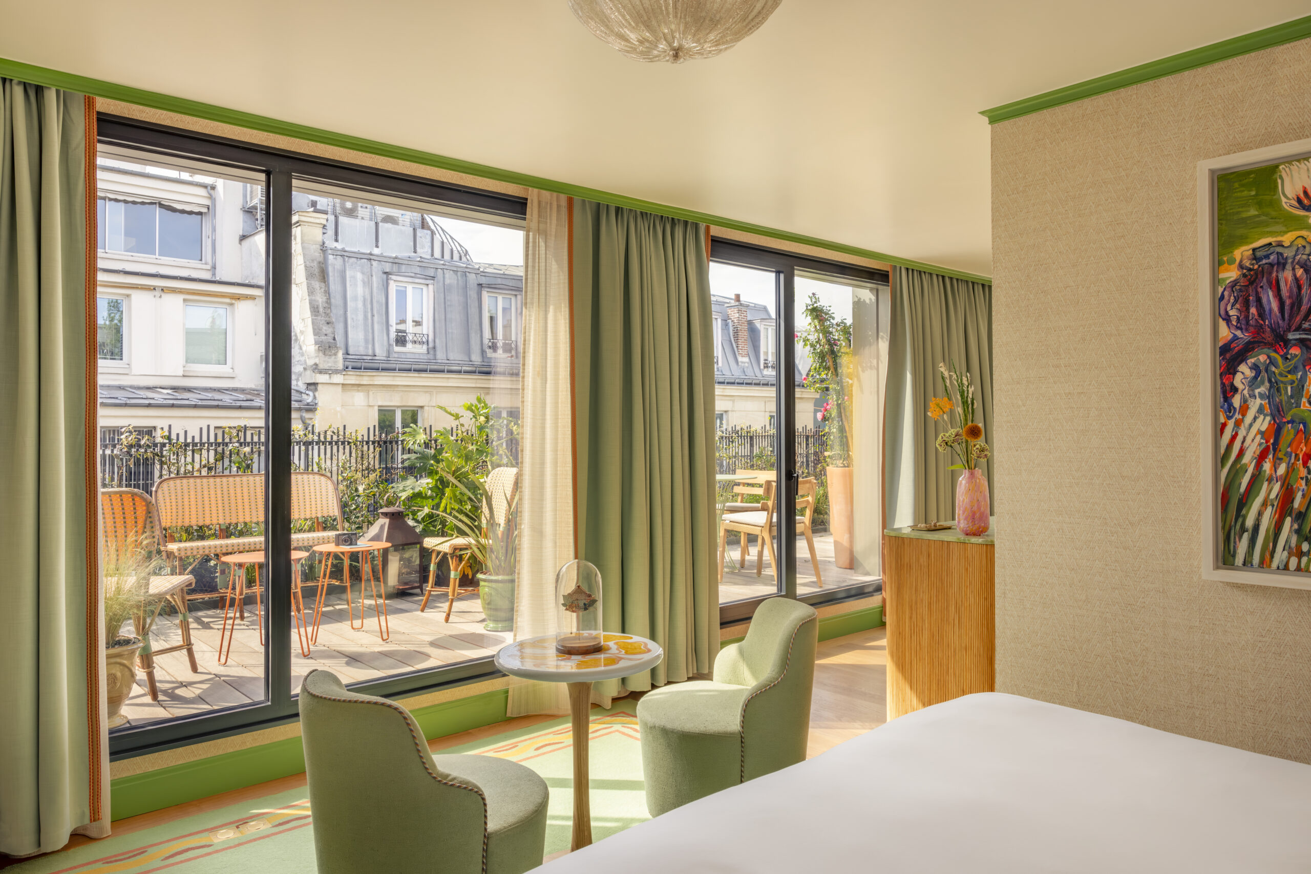 Luxury 5* in Paris with a nice hip look and feel